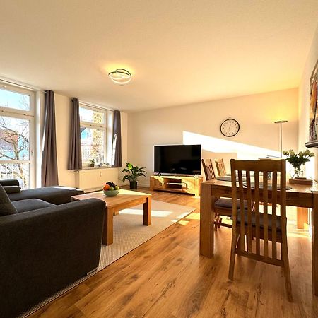 Schicke Wohnung Im Gruenen Hinterhof Schwerin  Dış mekan fotoğraf