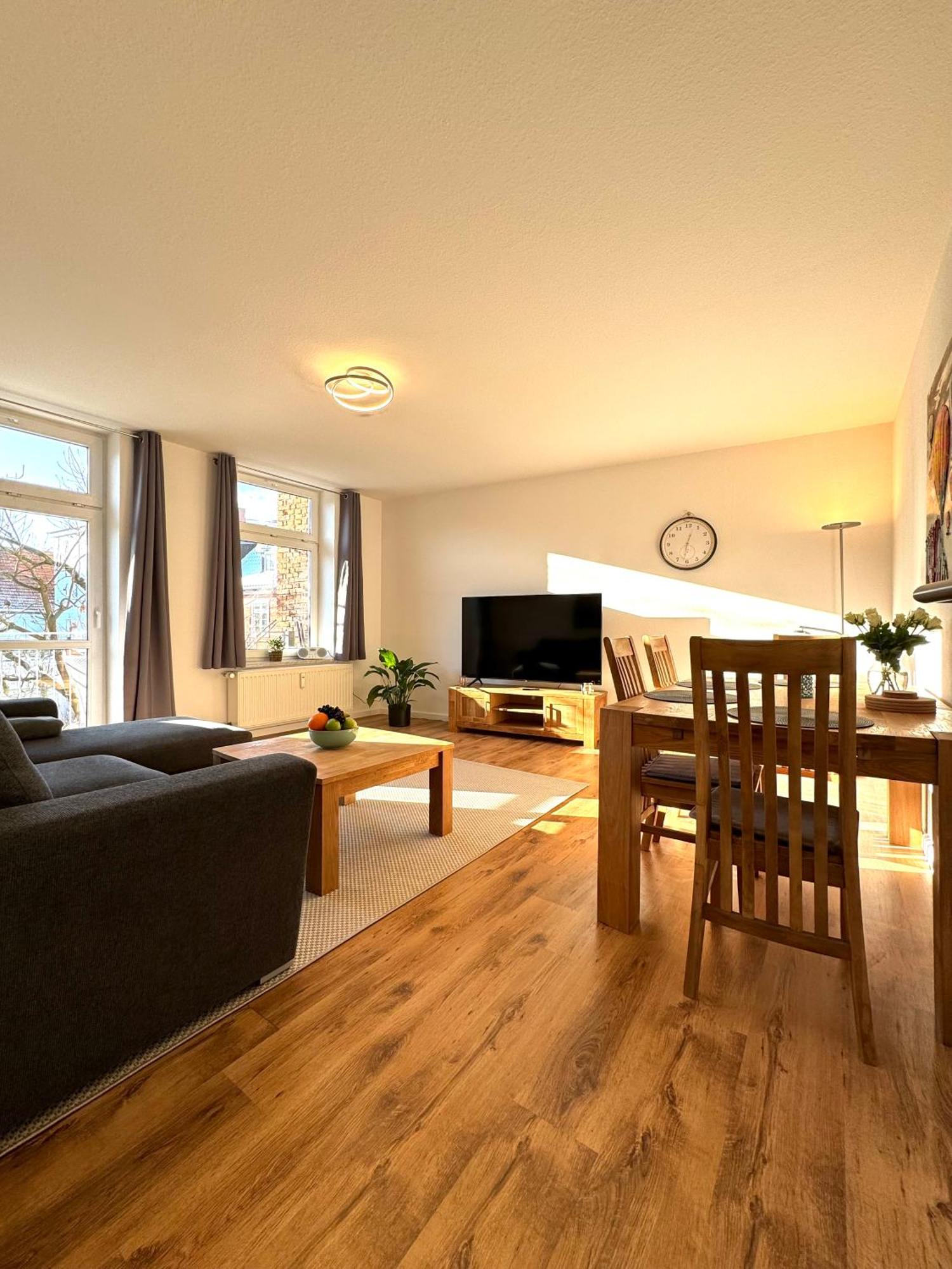 Schicke Wohnung Im Gruenen Hinterhof Schwerin  Dış mekan fotoğraf